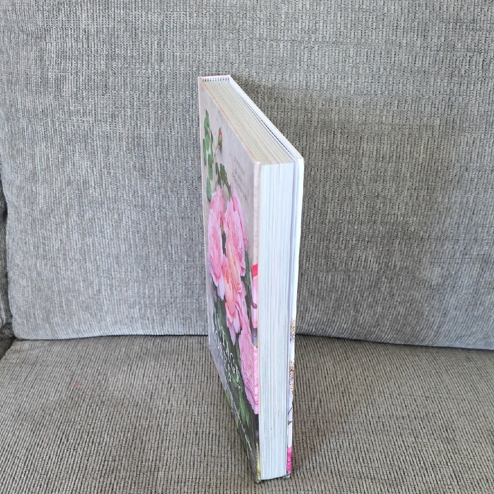 Vintage Roses Hardback Book,‎ 239 Pages - Picture 7 of 12